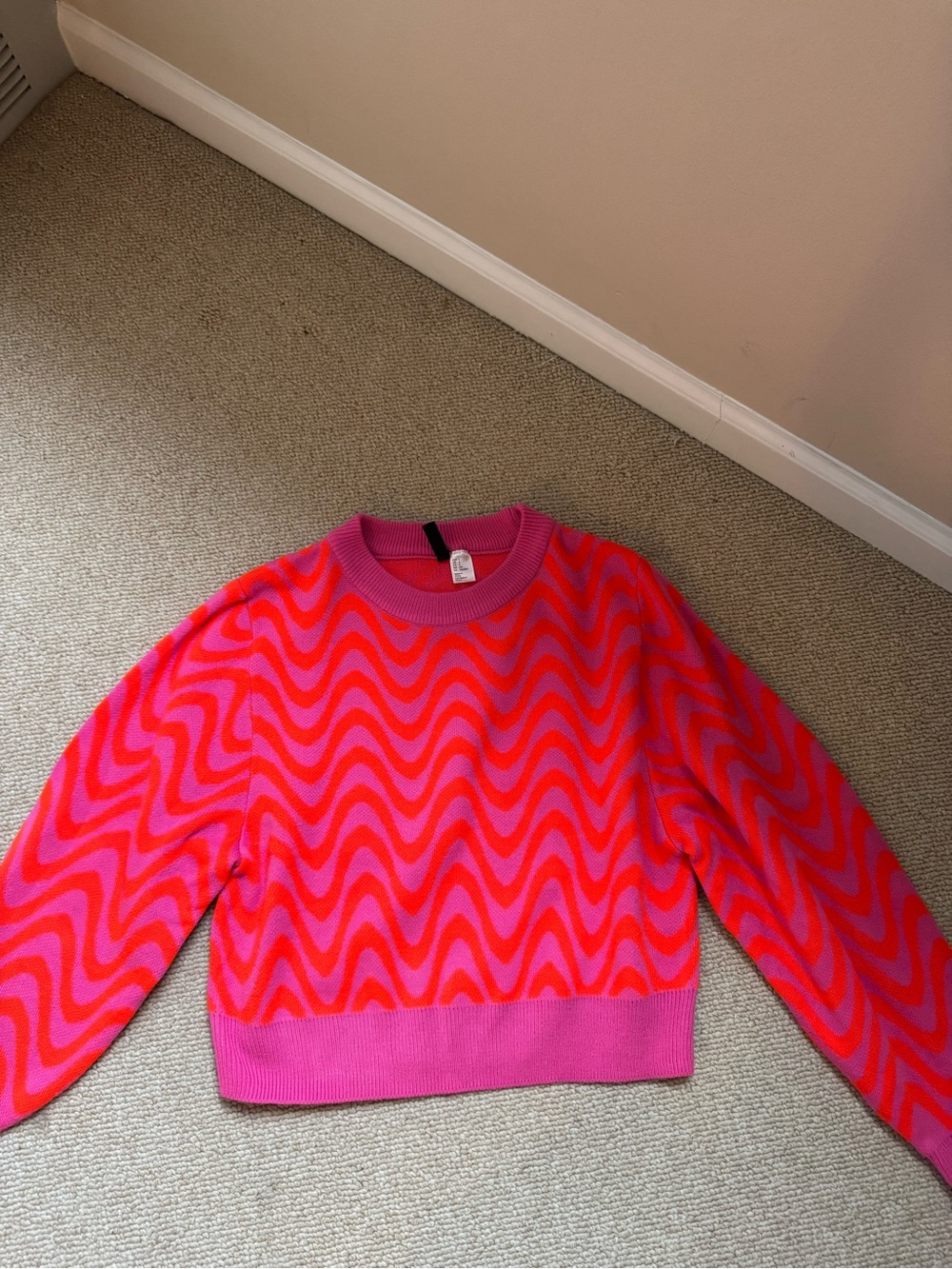 H&M Pink and Red Wave-Pattern Crewneck Sweater
